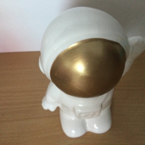 White ceramic astronaut figurine coin bank Greenbrier International Inc - Picture 2 of 4
